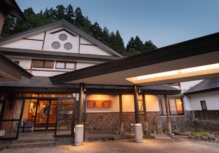 鎌倉時代から続く、歴史ある白布温泉の源泉を取り扱っている旅館です。