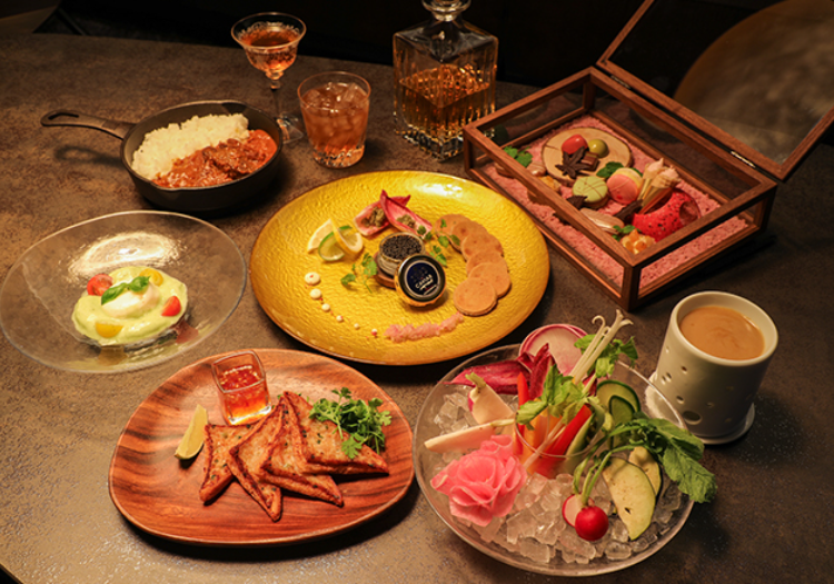 創造性ある一皿。フレンチの技術でカツサンドを、ビストロの経験でカレーを