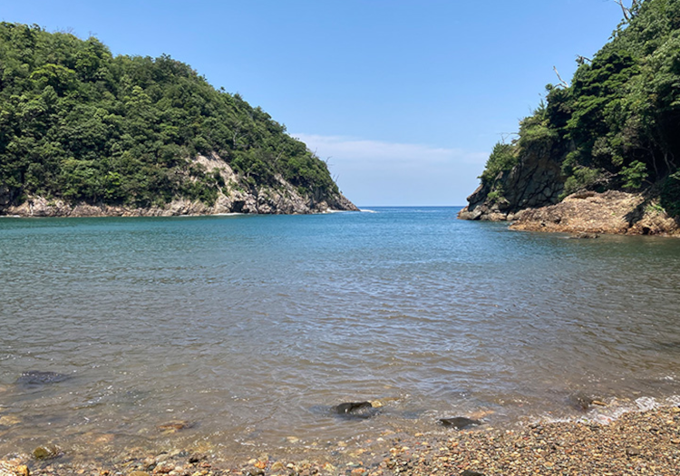 船5分の場所に隠れ家ビーチがあり、海沿いならではの体験をお楽しみいただけます♪