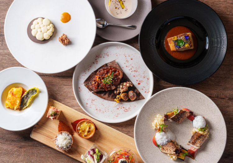 シェフこだわりの料理を堪能できる、上質な空間をご提供しています。