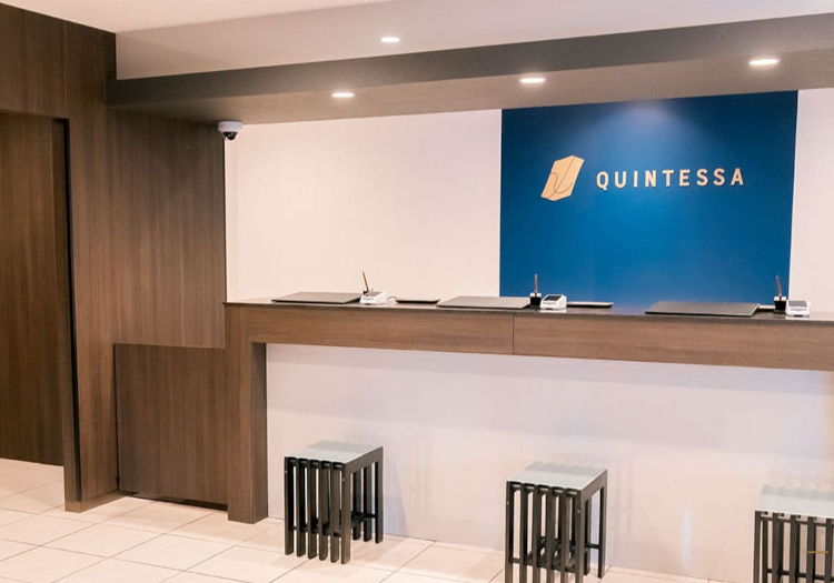 クインテッサホテル千葉船橋 × フロント