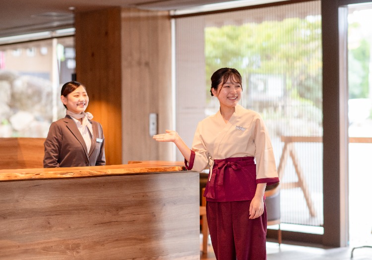 川棚グランドホテルお多福 × 仲居