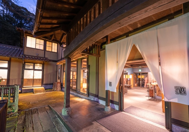 創業から250年以上の歴史が続いている老舗旅館です。