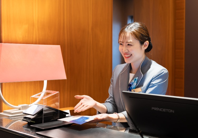 ホテルの顔として、心を込めたおもてなしをお願いします。