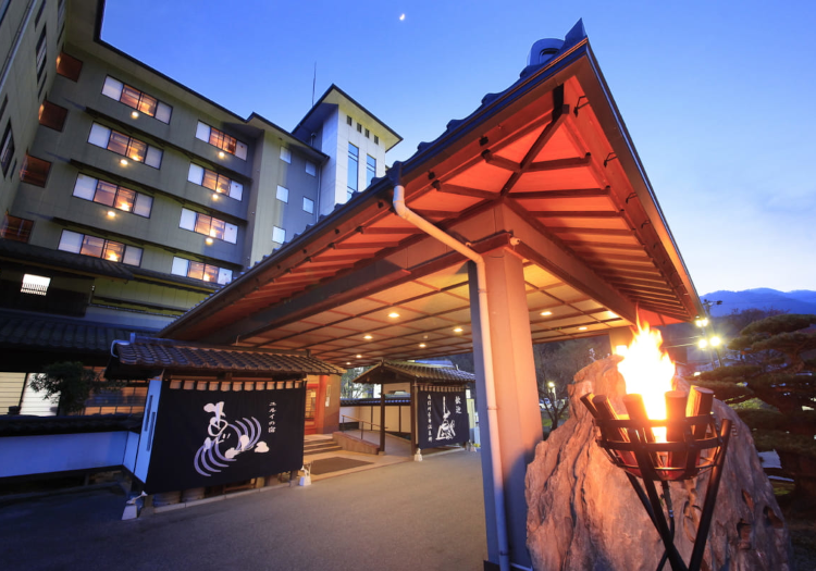 ユルイの宿 恵山 × フロント