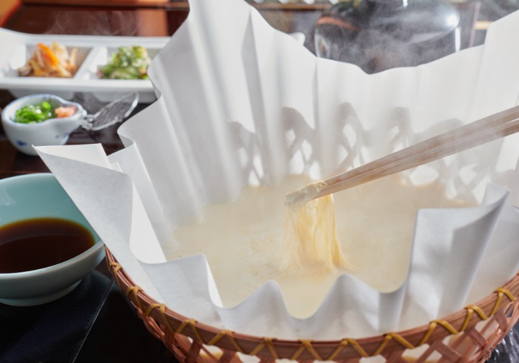 朝食では、しぼりたての豆乳を使用した「引き上げ湯葉」が目を引く