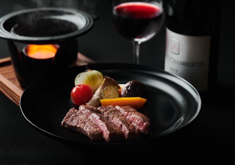 最も人気の高いコース料理の目玉となるのが、地元ブランド牛のステーキ