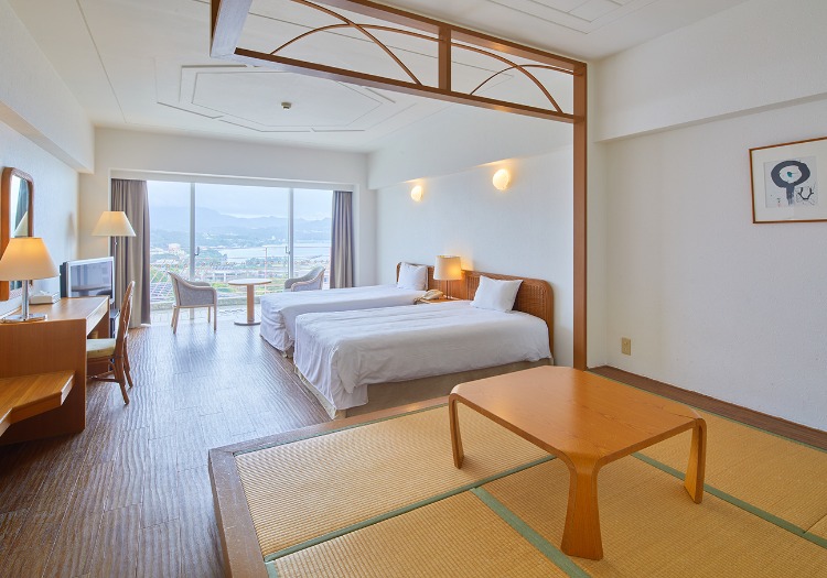 客室は全室オーシャンビューの他、海が正面に見えるオーシャンフロアもございます