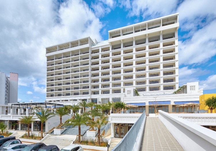 客室は全室オーシャンビュー・スイートと、豪華なホテルです