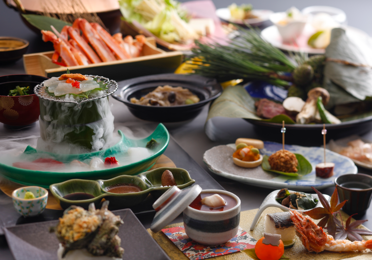 地域ならではの食材を厳選し、料理人のこだわり抜いた創作料理は絶品です