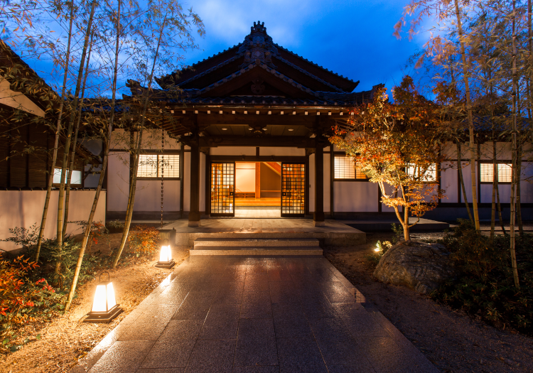 コンセプトの異なる6つの旅館・ホテルを運営し、国内外からのお客様を迎えています