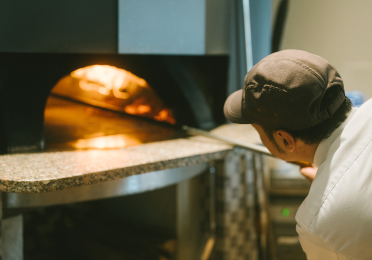 イタリアン出身のシェフが薪に拘った薪火料理を提供し、お客様に感動を届けています