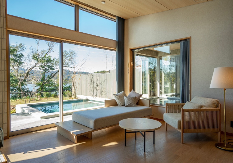 客室それぞれの家具やアート作品はこだわりがたくさん詰まっています。