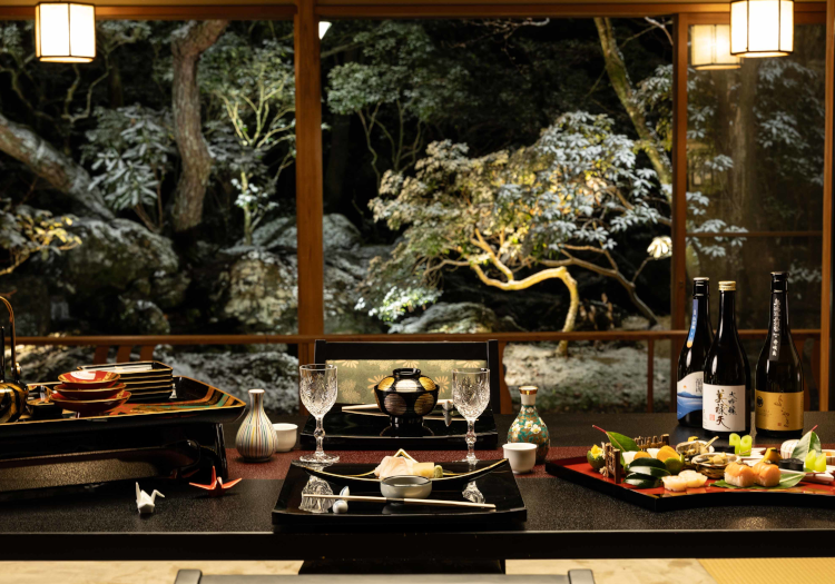 料理長拘りの絶品料理は、お部屋もしくはレストランで堪能できます