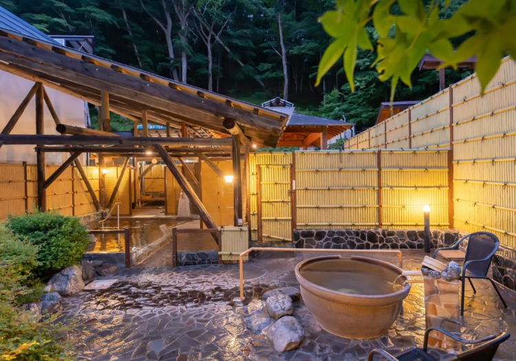 当館の温泉は、全て天然温泉100％のかけ流し。異なる3種類の源泉を楽しめます。