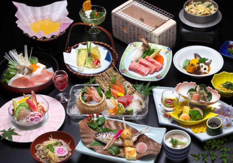 徳島のお野菜や鮎・あめごなどの川魚を活かした選べる4つの料理をご用意。