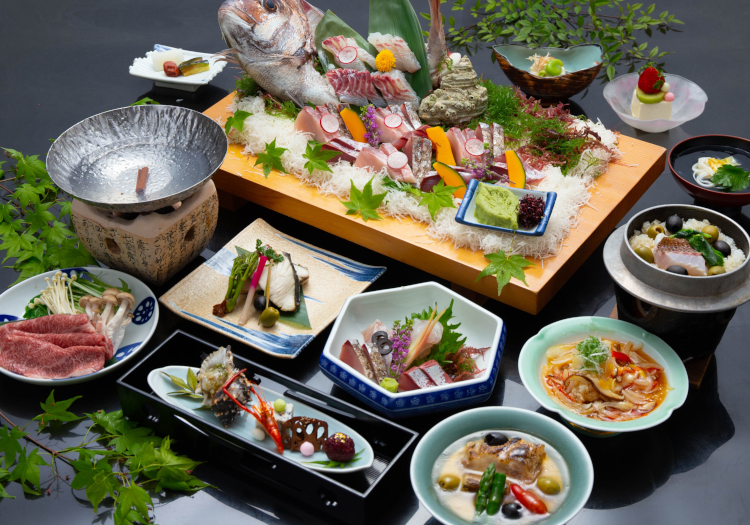 瀬戸内と小豆島の幸を贅沢に使用した3つのプランから選べるこだわり会席料理。