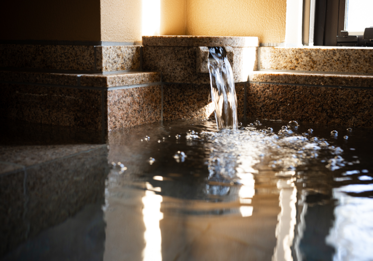 すべての客室にかけ流し温泉完備！プライベート空間で極上のリラックス時間。