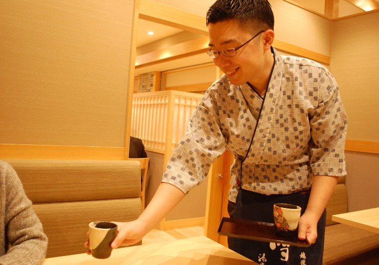 温泉を始め、茶室やレストランなど、様々な施設を備えております