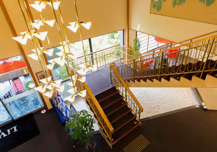 和×モダンを融合した内装。加賀の歴史と伝統を感じられる空間です。