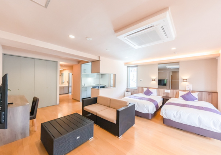 洋モダンをテーマとした、高級感溢れる広々空間で至福の寛ぎを提供しています。