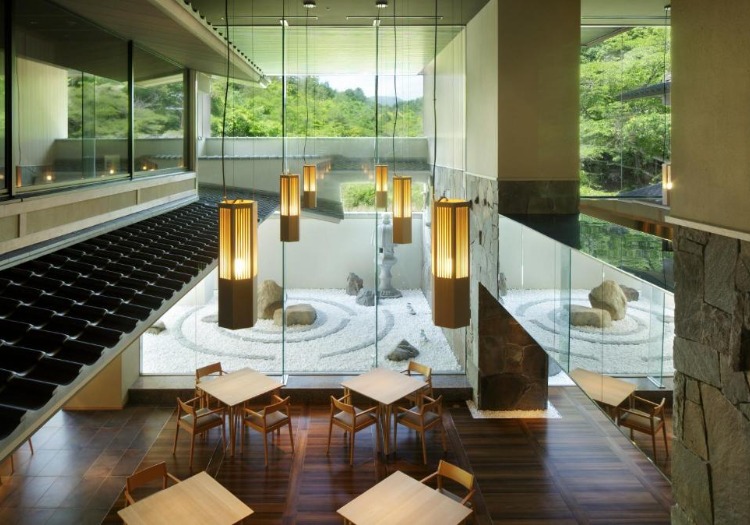 老舗旅館でDXやAI活用を推進し、歴史と革新を融合させた施設を目指しています