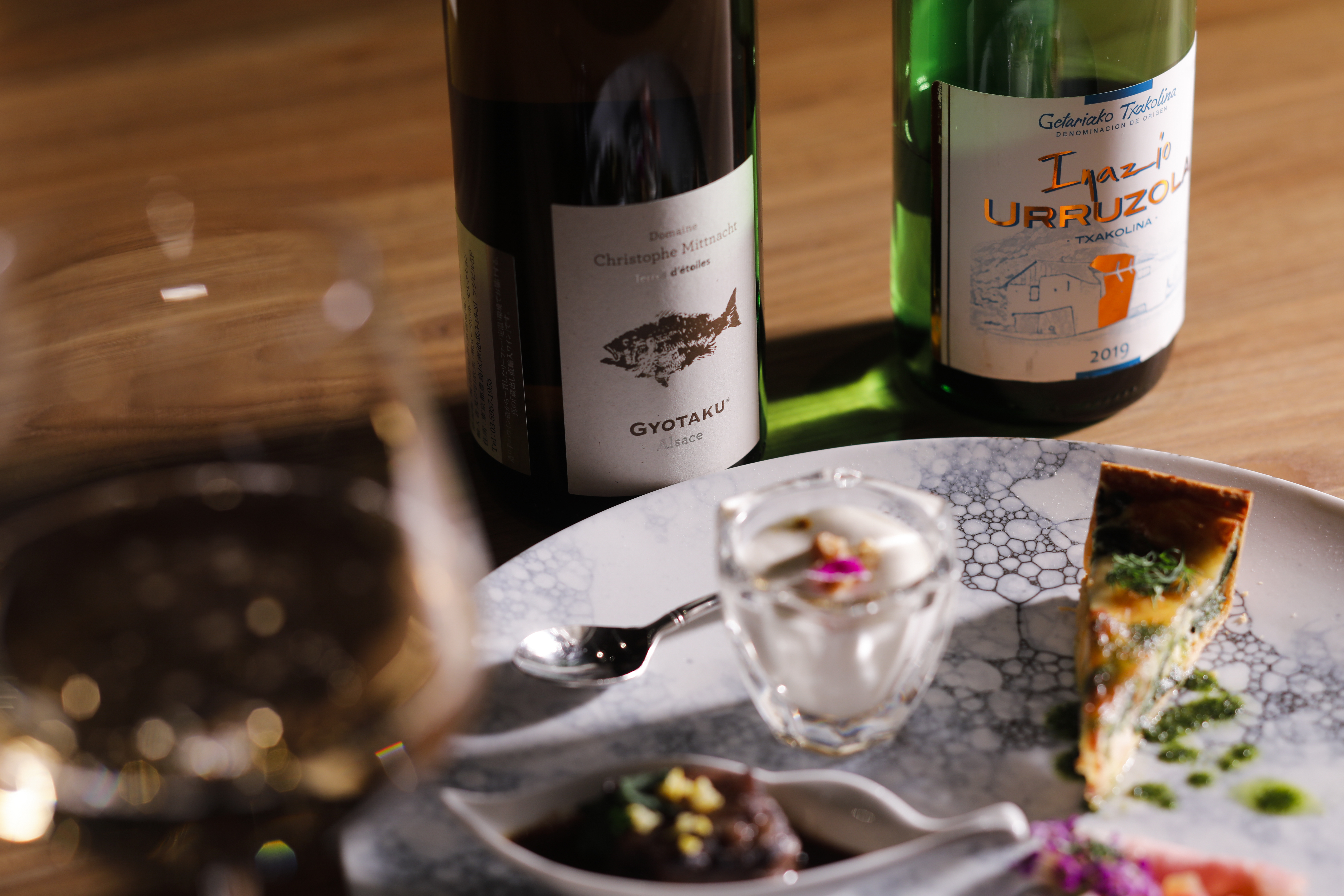 厳選されたワインと旬の美食のマリアージュ。五感で愉しむ、優雅なひとときを提供