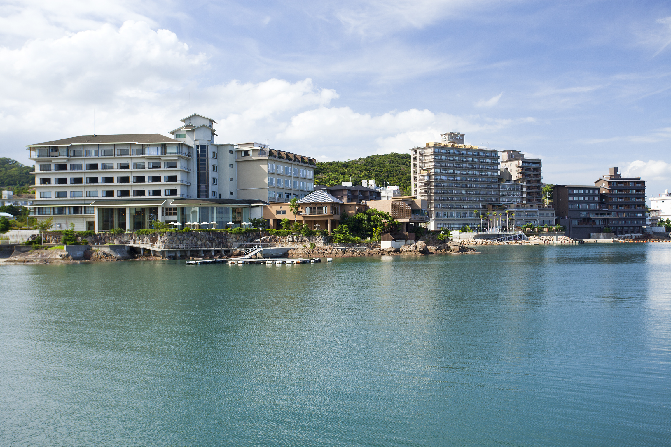 紀淡海峡を一望する絶好のロケーション。淡路島を代表する名宿で、誇りある仕事を