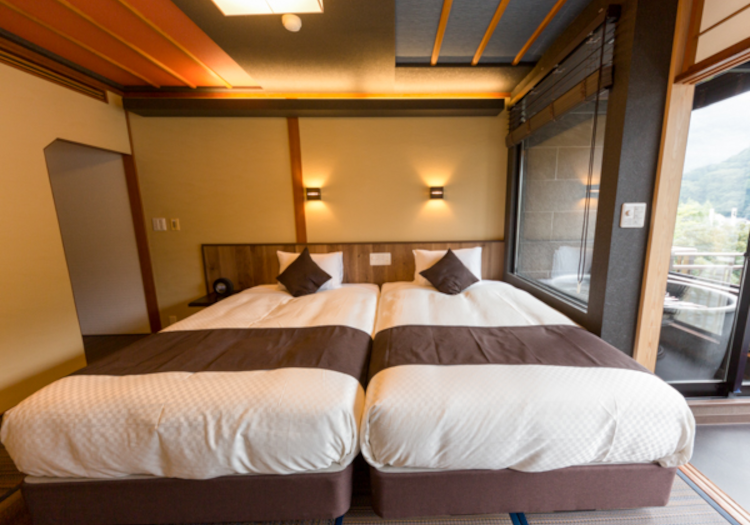 現代的な洋、伝統的な和、とテーマ別の客室をご用意。露天風呂付客室もあります。