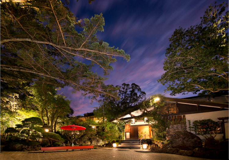 伊豆・浮山温泉郷に佇む高級旅館。50年以上愛され続けてきた歴史のある旅館です。