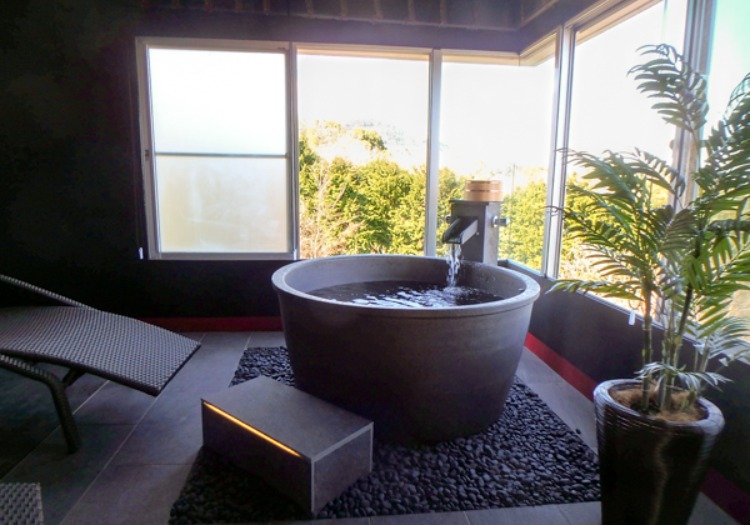 全室に露天風呂を完備。プライベートな空間で、上質な寛ぎのひとときをご提供します。