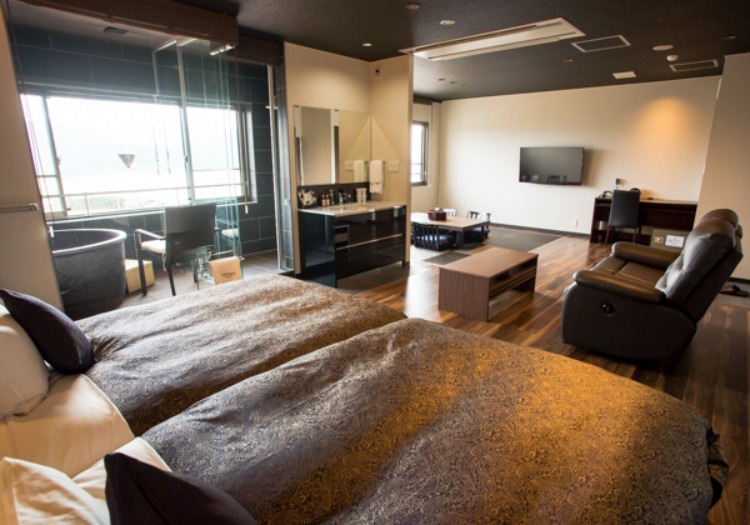 オーシャンビューを独り占めできる客室。洗練された空間で最高のおもてなしを。