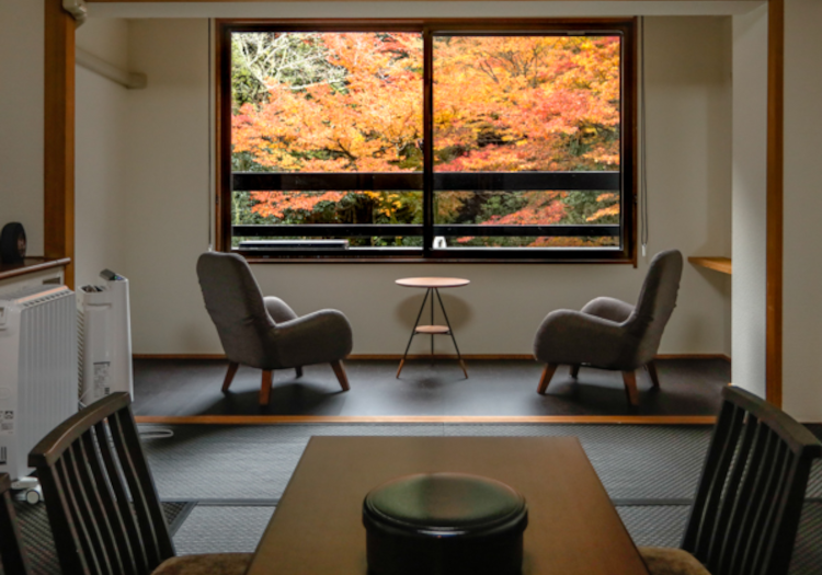 自然と歴史が融合した当施設。客室からも四季折々の絶景を楽しめます。