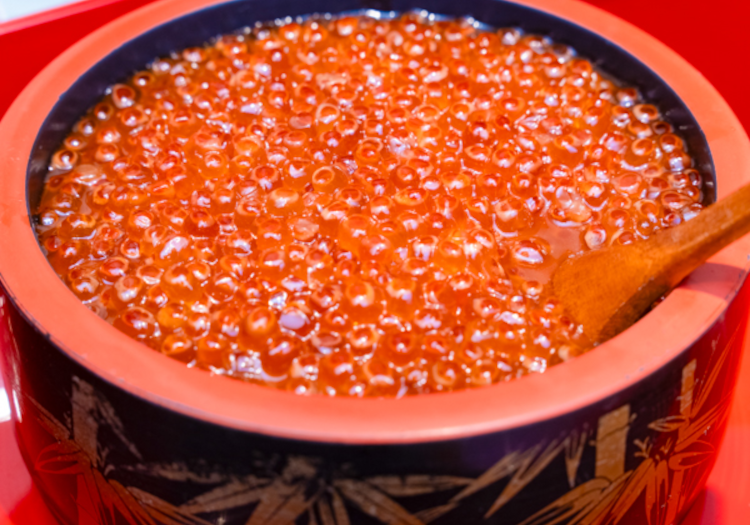 新潟ならではの食材を使用し、繊細な味を活かした料理を提供しています。