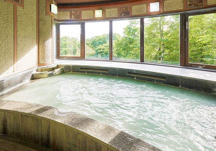 那須高原ならではの大自然を眺めながら、旅で疲れた身体を癒せる温泉です。