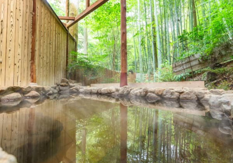 塩江温泉は、美肌、疲労回復、健康促進など様々な効果で、古くから愛されています。