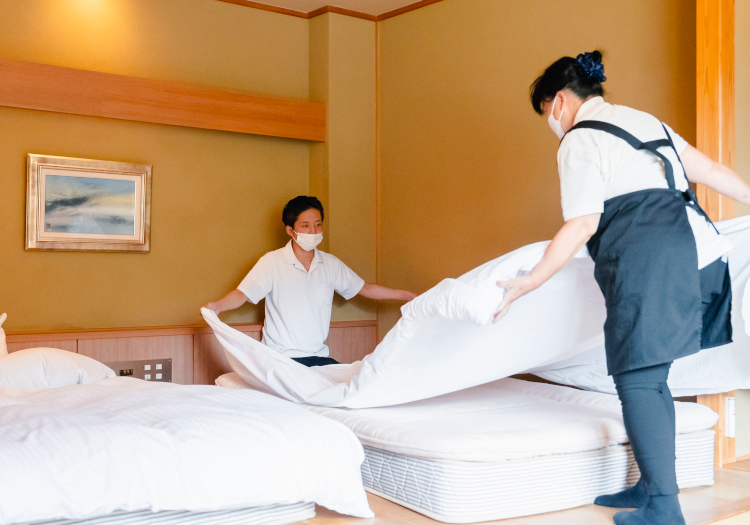 お料理出しから清掃まで、様々な業務を担うため、幅広いスキルが身に付きます。