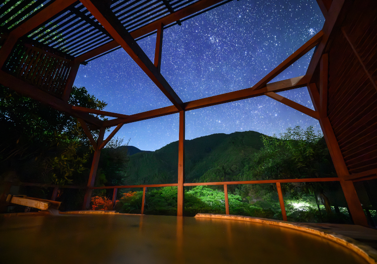  露天風呂から見える幻想的な満天の星空は、澄んだ空気の川上村ならではです。