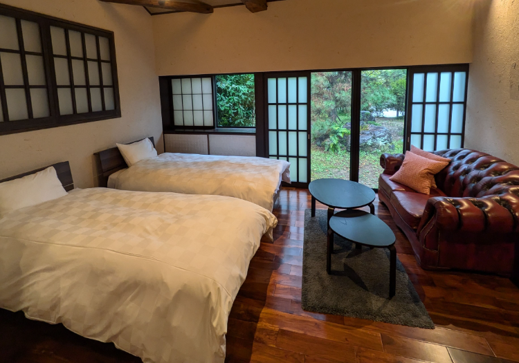 それぞれの趣がある客室は全5室。緑豊かな景色の中でリラックスできます。