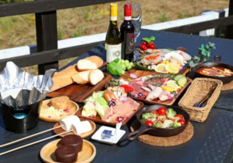 和歌山県ならではの豪華グランピングBBQ。個別スペースは雨でも対応可能です。