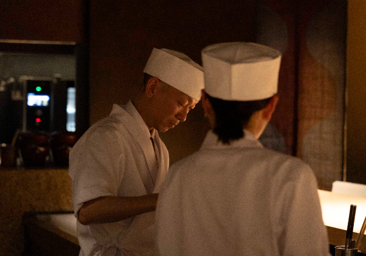 キッチンのチームは5名ほど。個性を尊重し、協力しながら技術を高め合えます。