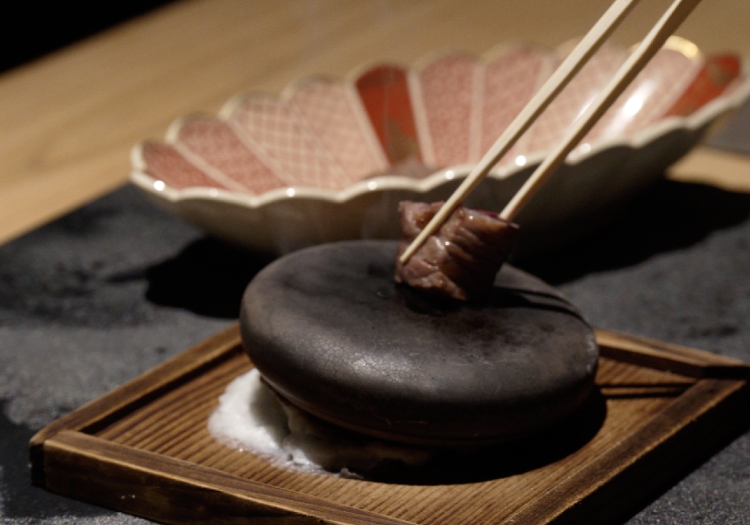 地元のブランド牛「奈義牛」など、素材本来の旨味を引き出した料理を提供します。