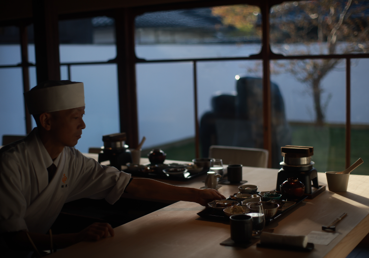 フロントや料飲の垣根を越え、チーム一丸となって記憶に残る体験を提供します。