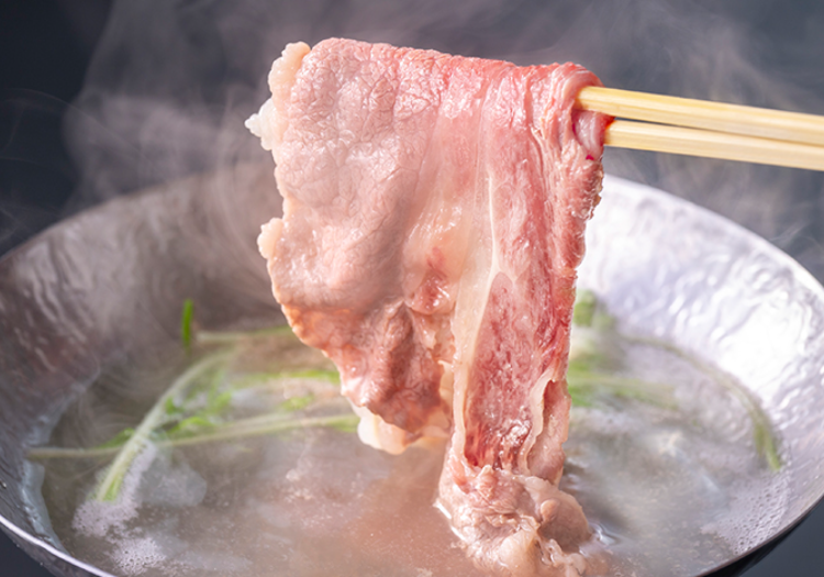 地元で育ったブランド牛を、しゃぶしゃぶ、すき焼きなど様々な形で提供しています。