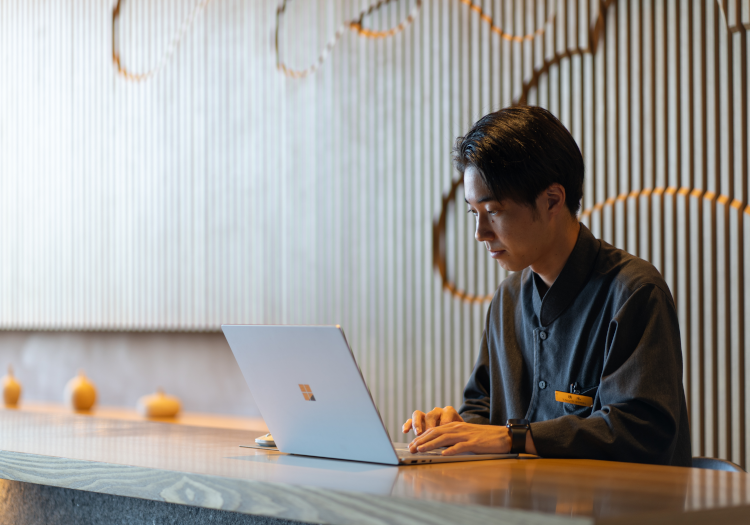 天ノ寂 × サービススタッフ