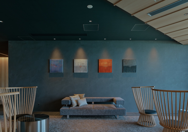 有名アーティストとのコラボも「天ノ寂」の特徴。芸術との調和も楽しめる空間です。