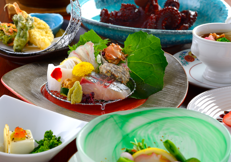 天草は海の幸の宝庫。素材本来の味を活かしたこだわりの料理をお届けしています。