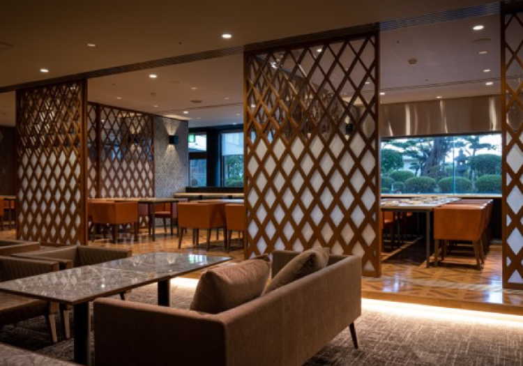 日本庭園を一望できる、「ホテルフラッグス諫早」内の鉄板焼きレストラン