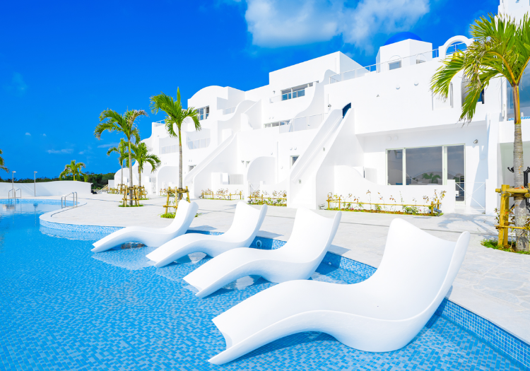 サントリーニ ホテル＆ヴィラズ 宮古島 × マネージャー・支配人（管理部門）