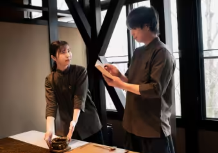 20代から60代まで幅広い世代が活躍しています。活気があり明るい職場です。